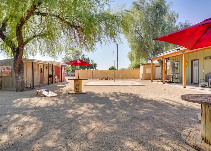 Outdoor Space, Near Everything: Getaway! Holiday home
